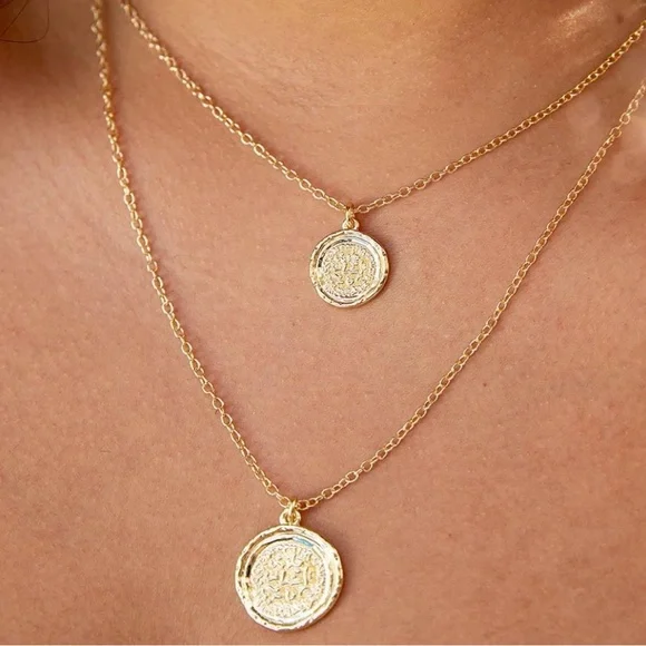 Amber Sceats Layered Gold Coin Pendant Necklace - Picture 6 of 9